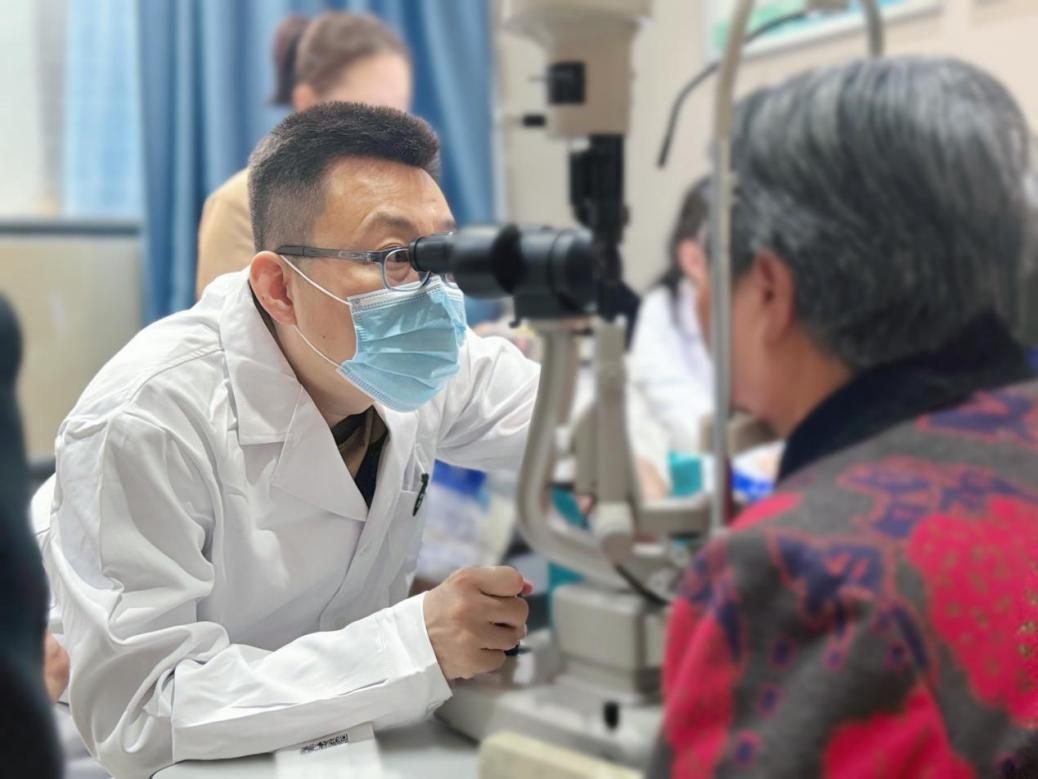 爱尔眼科吴桐：以仁心铸医魂，做眼眶病患者的“光明守护者”