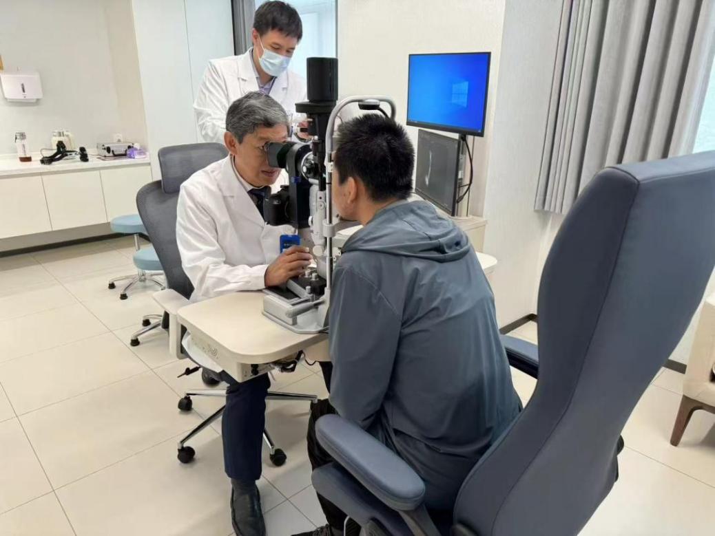 王志军：眼底禁区书写传奇的“刀尖舞者”