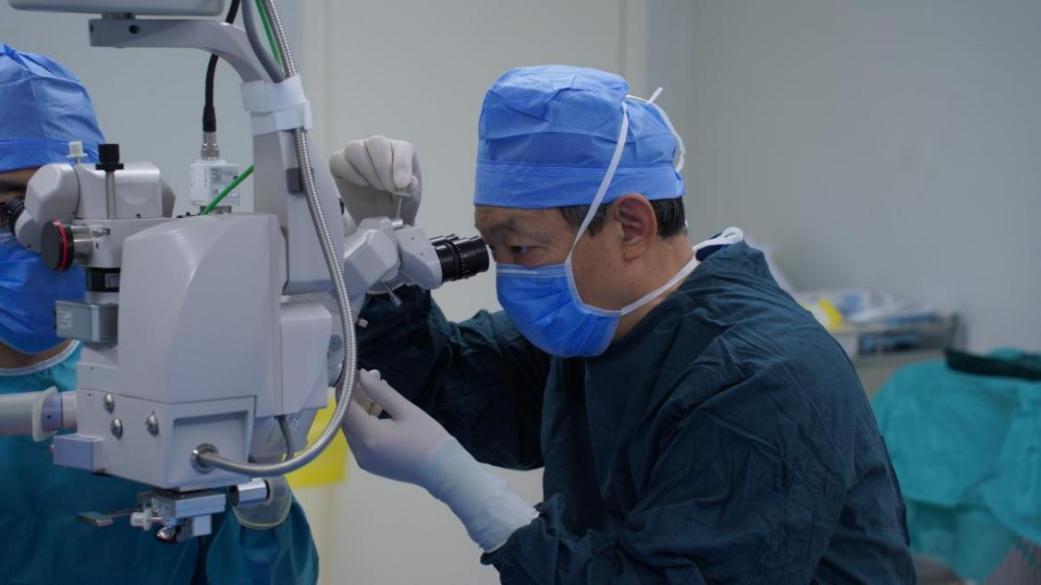 王志军：眼底禁区书写传奇的“刀尖舞者”