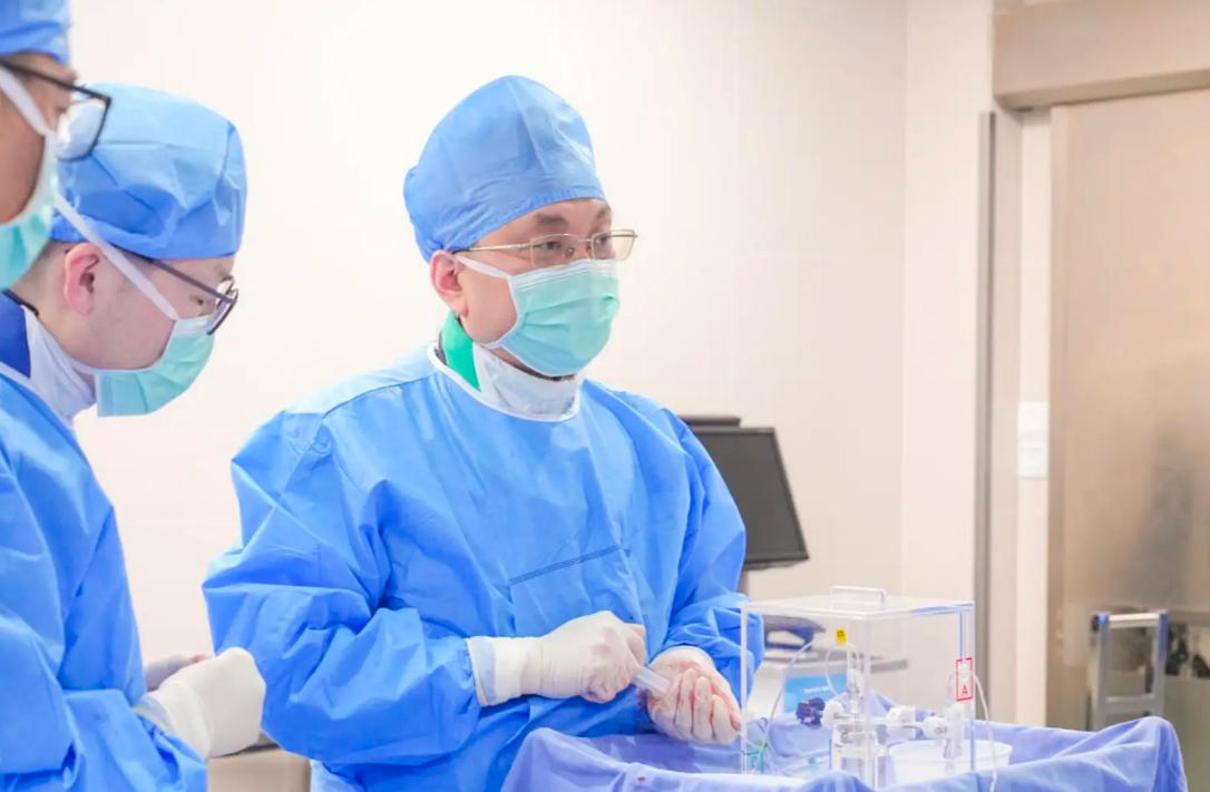 广医一院引入钇-90树脂微球治疗技术，为16厘米巨块型肝癌患者实施精准救治