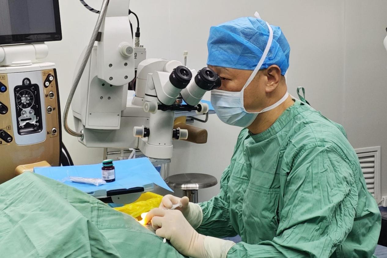 黄加兵：将光明承诺刻进三十年岁月，用匠心雕琢每一份视觉期盼