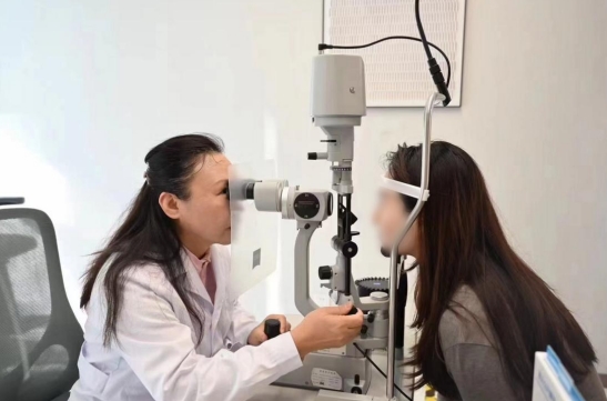爱尔眼科周进：执镜三十余载雕琢明眸视界，追光万里赓续医者薪火
