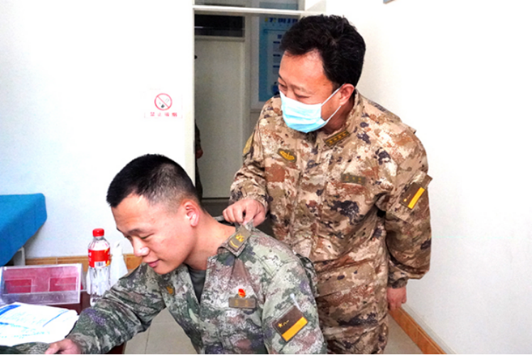 千里巡诊：把健康送到战位——火箭军特色医学中心开展“健康军营行”活动纪实
