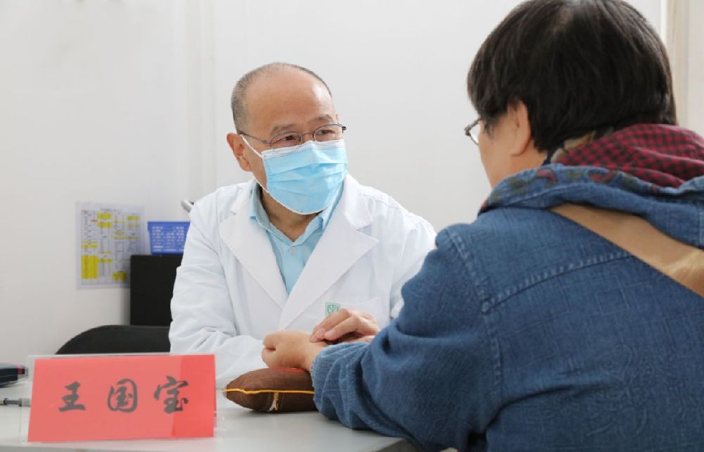 中国老年学和老年医学学会保健康复分会重阳节义诊活动举行